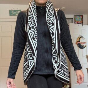 Questions Black & White Patterned Waterfall Sleeveless Cardigan Vest